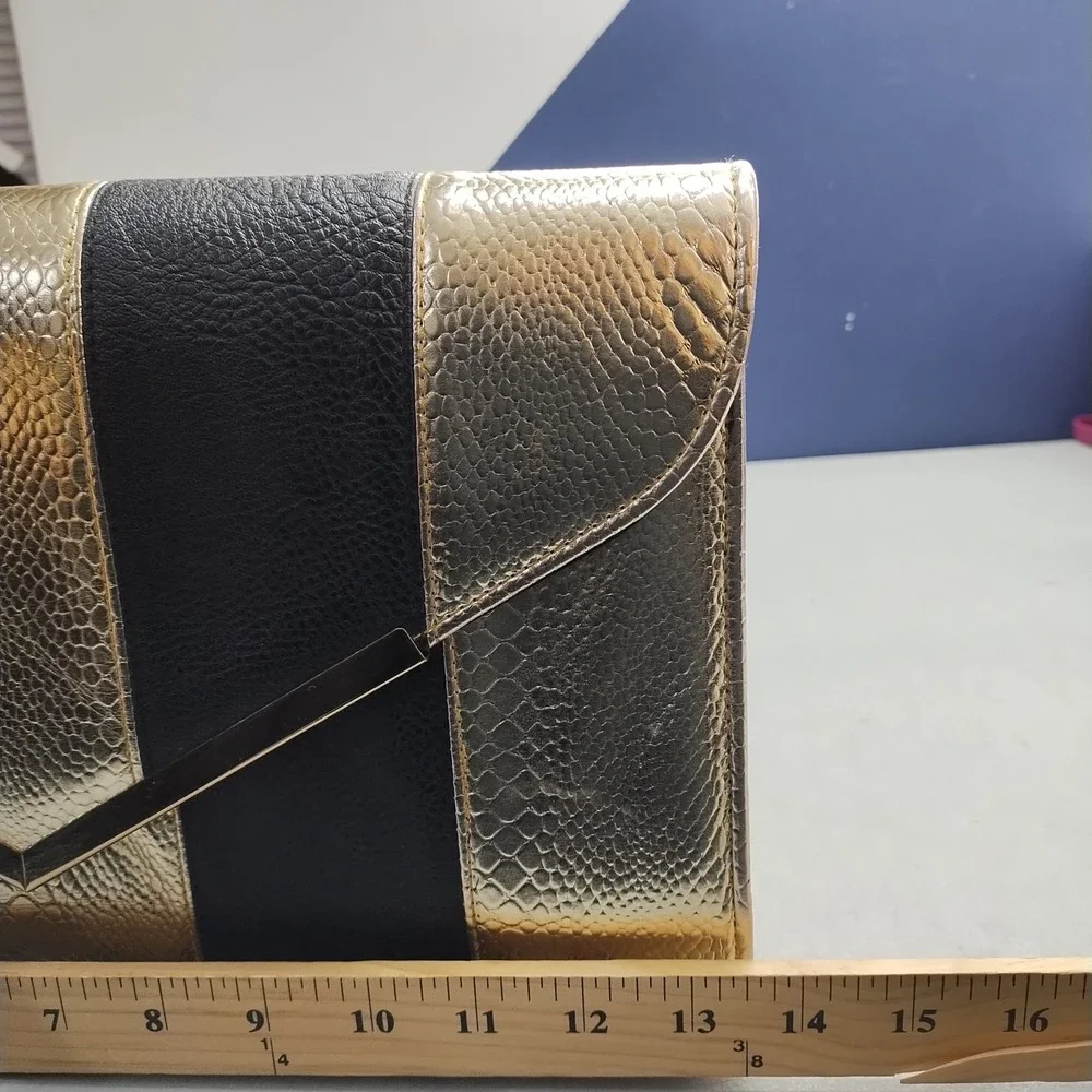 2B Bebe Envelope Clutch Purse Womens Black Gold Metal Tipped Magnetic Closure